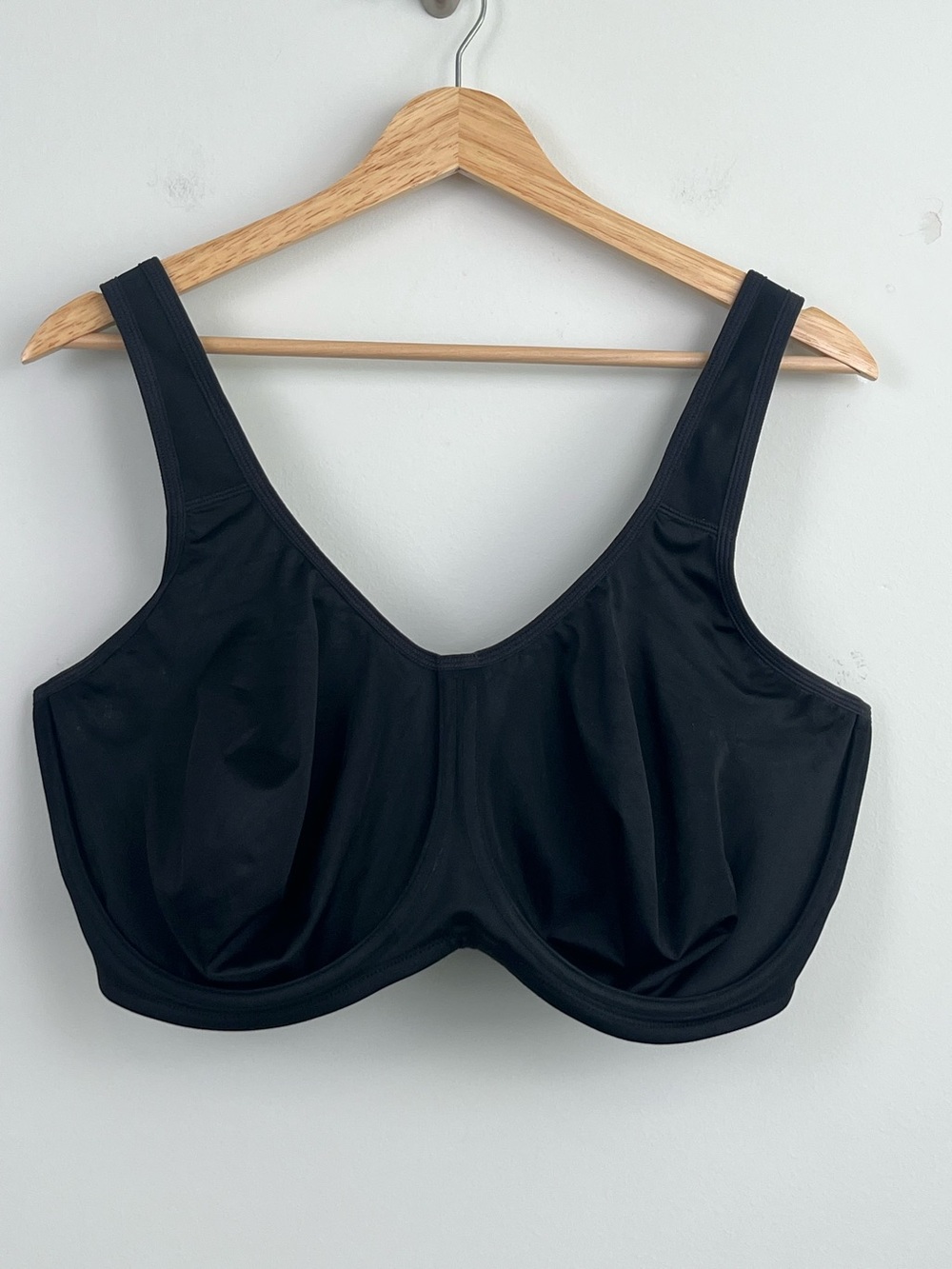 Syrokan black A227 Max Control Outside Underwire Sports bra, 42G.